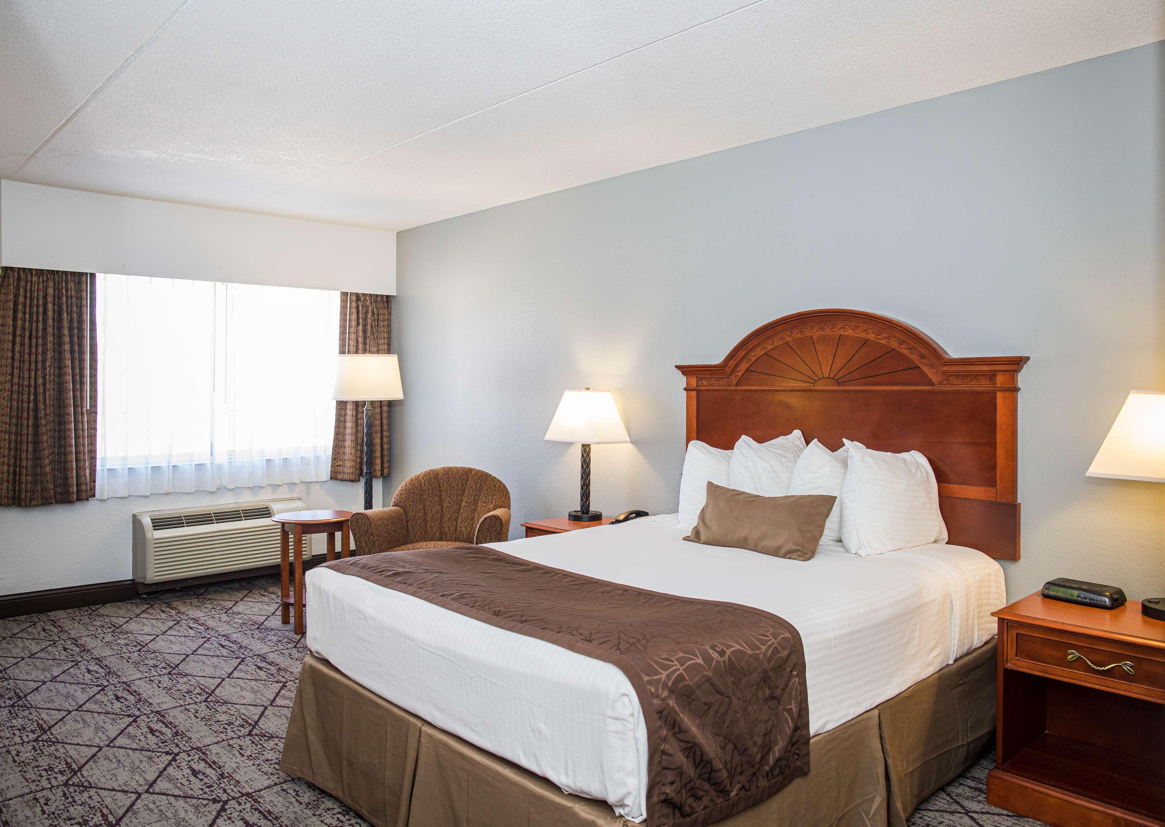 Best Western Plus Longbranch Hotel & Convention Center Cedar Rapids Exterior foto