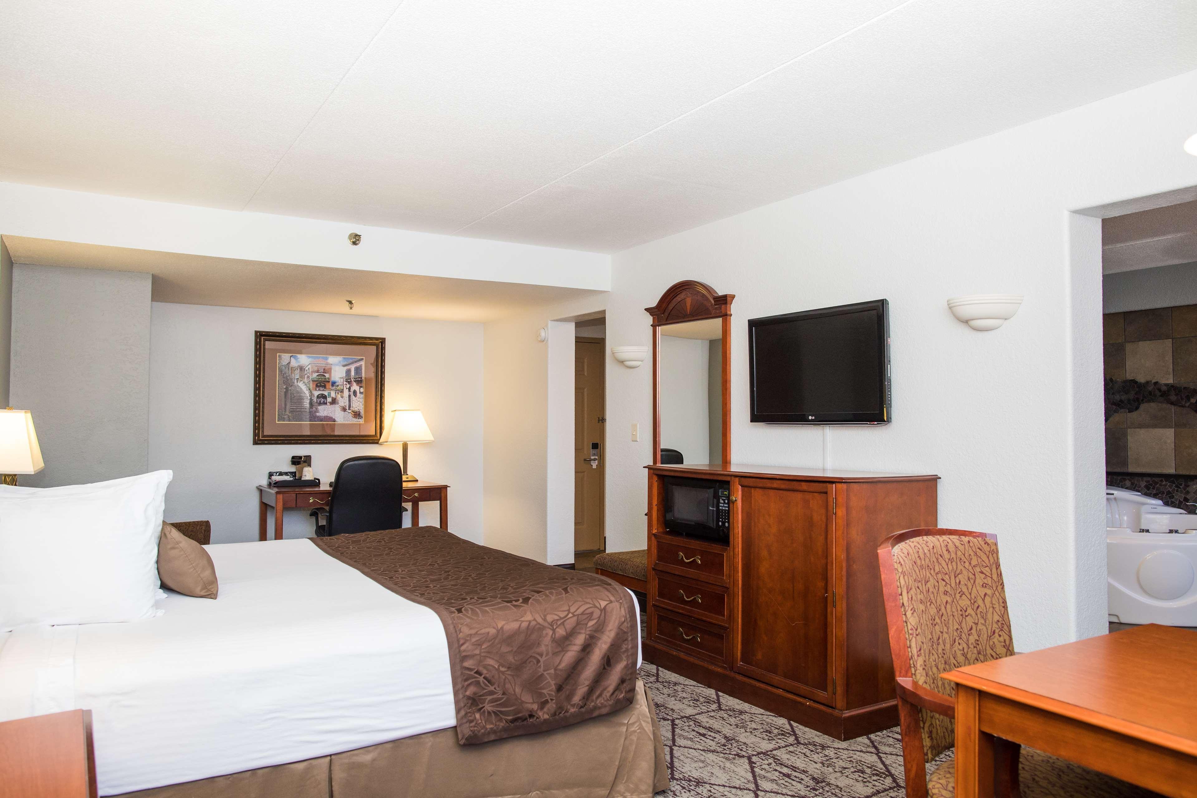 Best Western Plus Longbranch Hotel & Convention Center Cedar Rapids Exterior foto