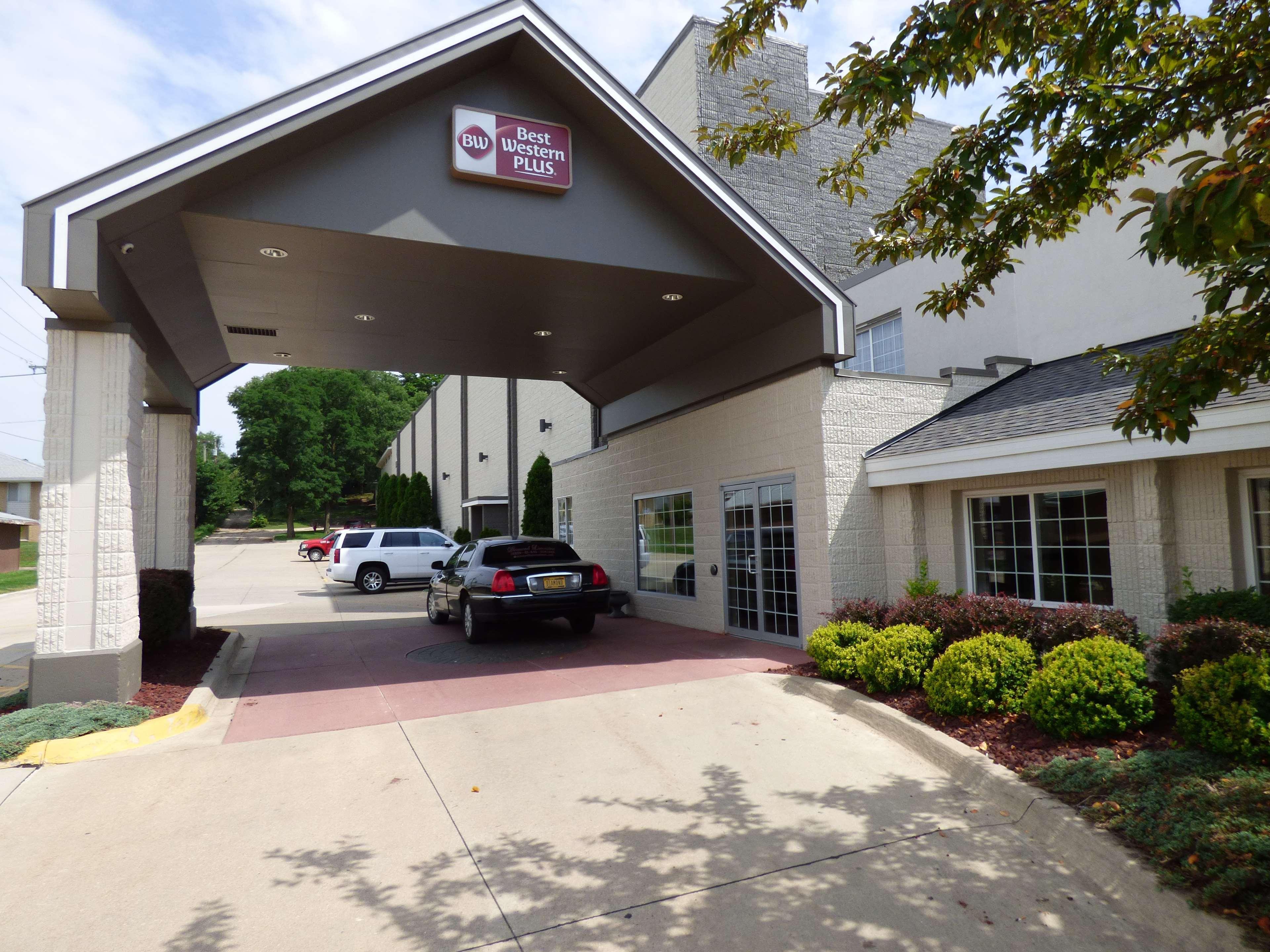 Best Western Plus Longbranch Hotel & Convention Center Cedar Rapids Exterior foto