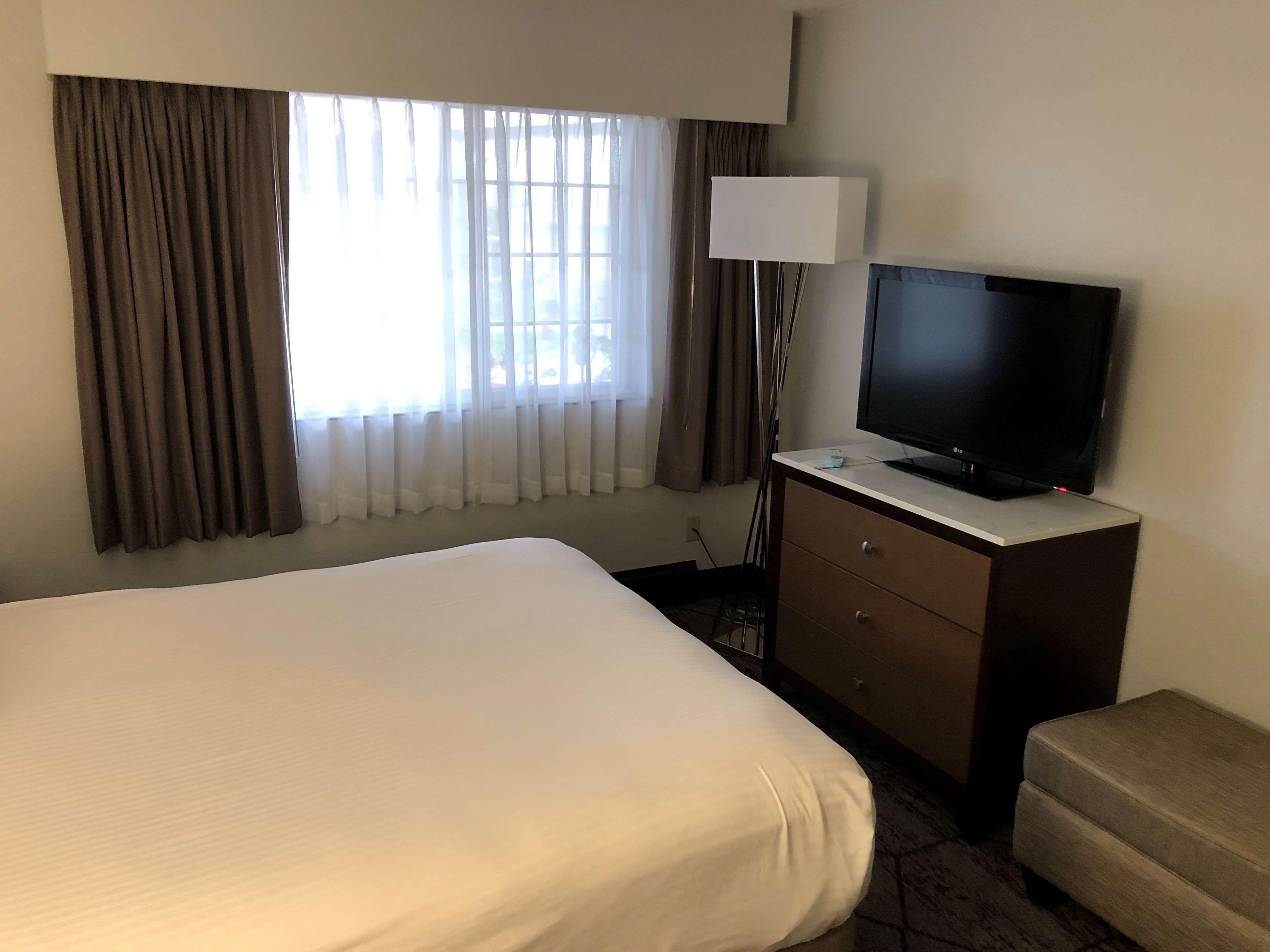 Best Western Plus Longbranch Hotel & Convention Center Cedar Rapids Exterior foto