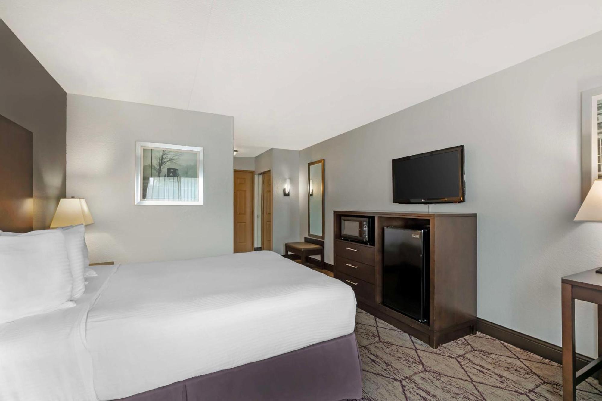 Best Western Plus Longbranch Hotel & Convention Center Cedar Rapids Exterior foto