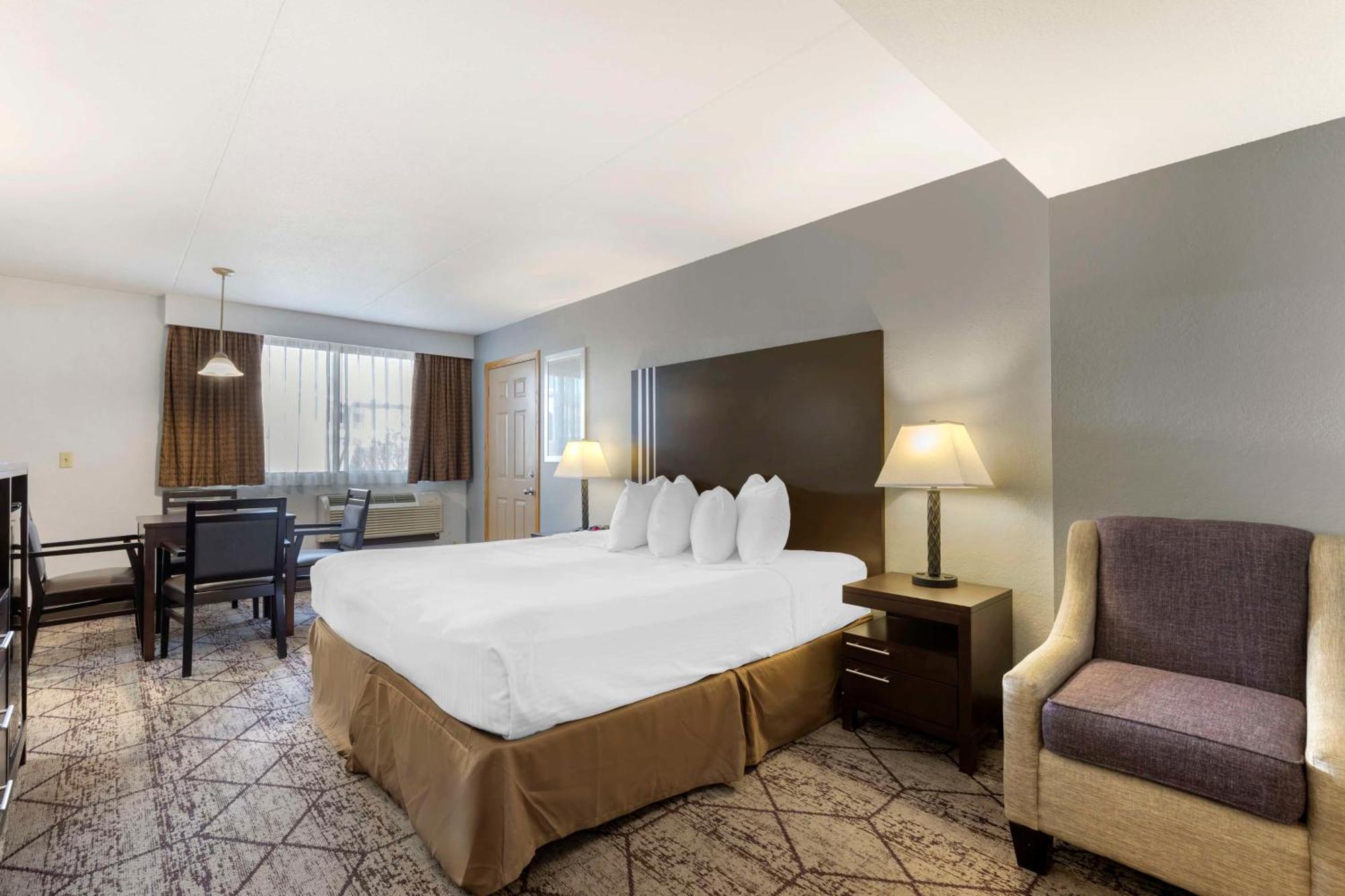 Best Western Plus Longbranch Hotel & Convention Center Cedar Rapids Exterior foto